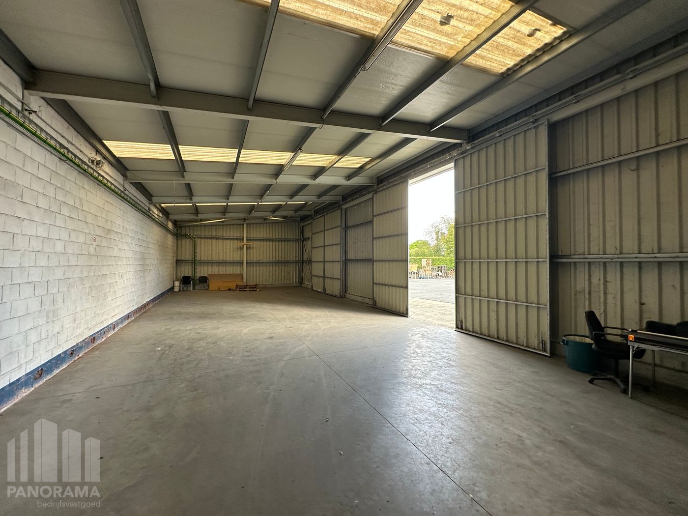 BEDRIJFSGEBOUW VAN 2.760 M² OP EEN RUIM PERCEEL VAN 4.604 M² NABIJ E17 - foto 5