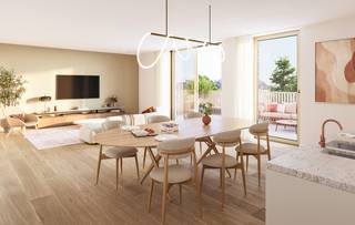 <strong>3-slaapkamerappartement met groot terras en zicht op de groene parktuin</strong><br />Dit 3-slaapkamerappartement in Nordee is een uitstekende keuze voor wie ruim wil wonen in een hedendaagse en groene woonomgeving aan de kust. Met een bruto oppervlakte van ca. 102,5 m² biedt deze unit alle comfort voor gezinnen, koppels die extra ruimte wensen of mensen die wonen en werken thuis willen combineren.<br /><br />De indeling is bijzonder praktisch: een inkomhal, ruime leefruimte met open keuken, drie slaapkamers, badkamer, apart toilet, nachthal en berging. De leefruimte sluit aan op een groot terras van ca. 18,3 m², ideaal voor lange zomeravonden, buiten eten of ontspannen met zicht op de groene omgeving. Daarnaast is er nog een tweede terras van ca. 4,5 m².<br /><br />Dankzij de drie slaapkamers biedt dit appartement veel flexibiliteit: kinderkamers, logeerkamer, bureau of hobbyruimte behoren allemaal tot de mogelijkheden. De ligging binnen Nordee versterkt het wooncomfort, met een centrale parktuin, autoluwe paden en een rustige sfeer nabij de Spuikom. Energiezuinige technieken zoals warmtepomp, vloerverwarming en zonnepanelen maken dit appartement klaar voor de toekomst.<br /><br />Benieuwd naar de beschikbare units, plannen en prijzen? Bezoek nordee.be en ontdek jouw nieuwe thuis in Nordee.