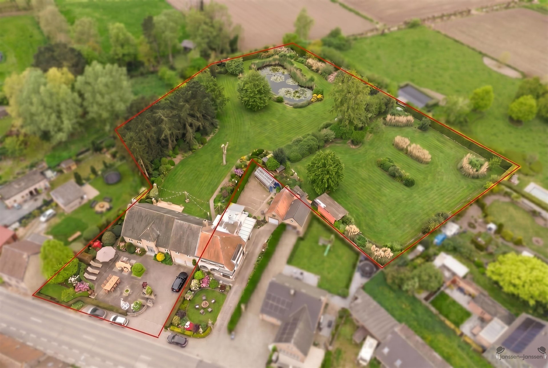 Karaktervolle woning met prachtig zicht op eigen natuurdomein - foto 2