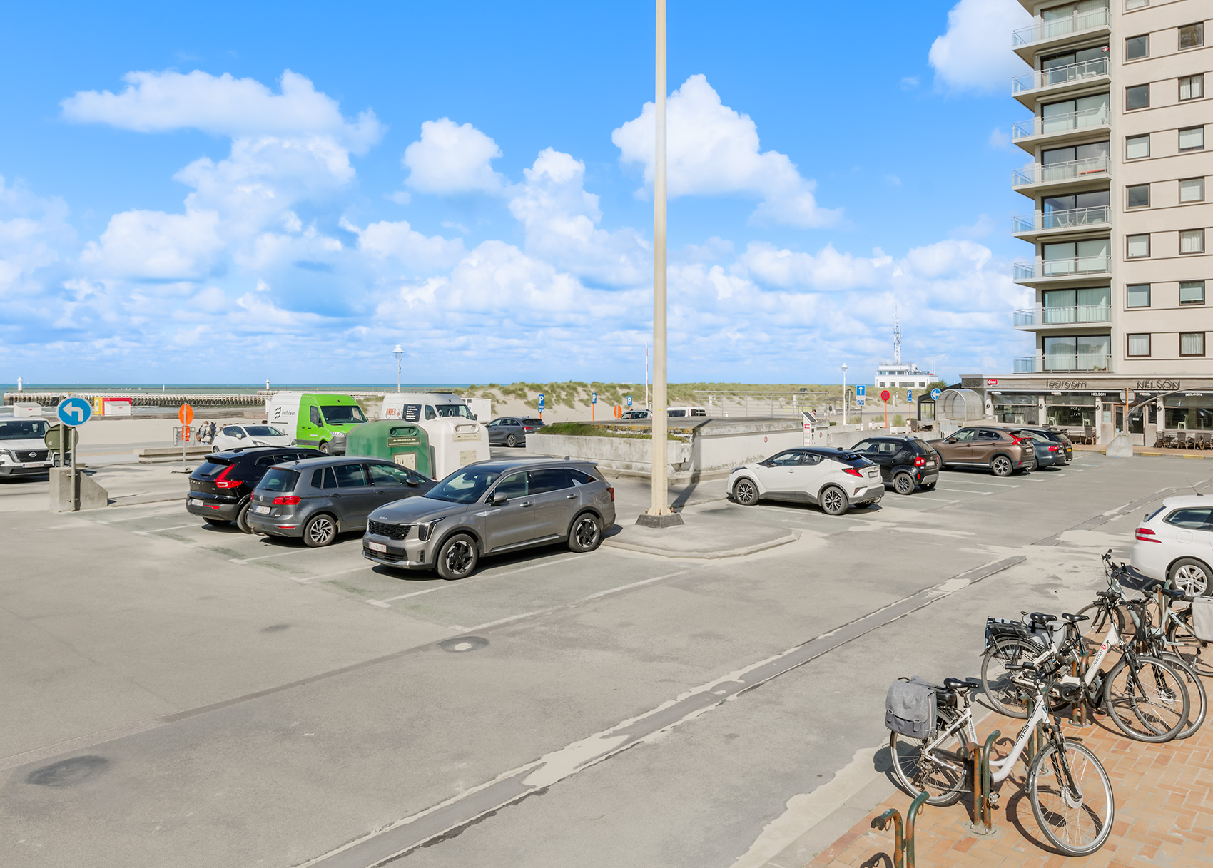 Centraal gelegen garage te koop in Nieuwpoort-Bad! - foto 2
