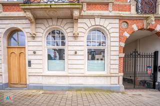 Exclusief casco handelspand van 225 m² in geklasseerd herenhuis in hartje Hoogstraten. Commerciële toplocatie langs de Vrijheid in het...