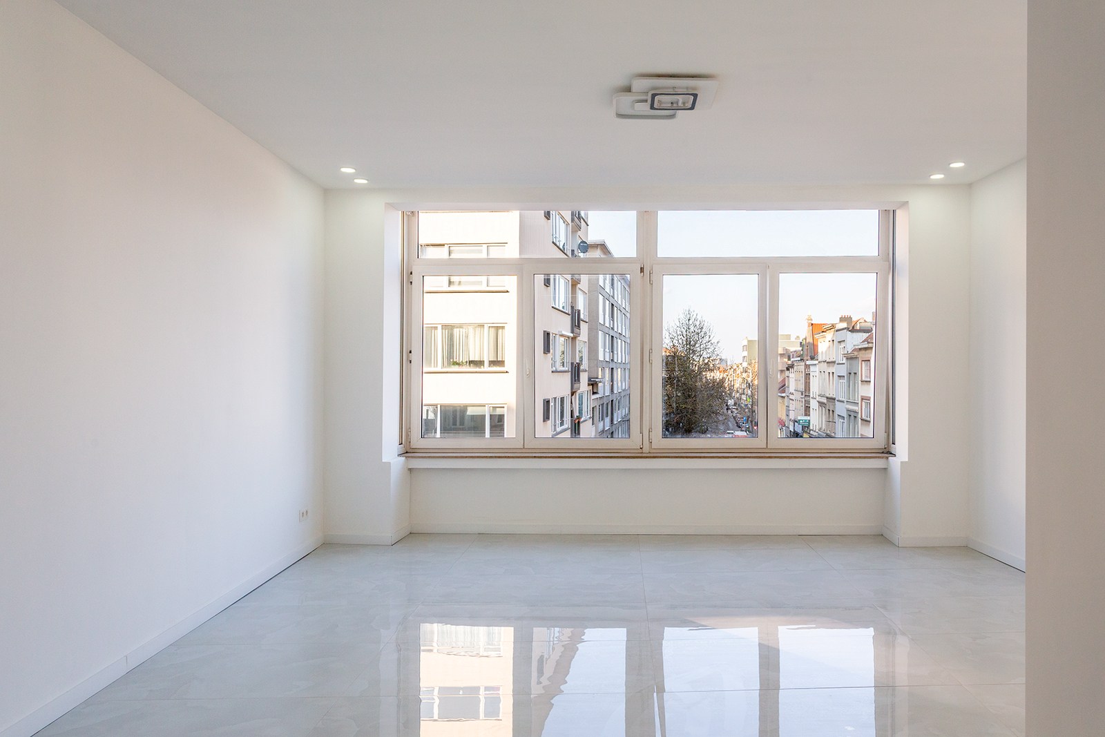 Recent gerenoveerd app. met 2 slpks en 2 terrassen - foto 2