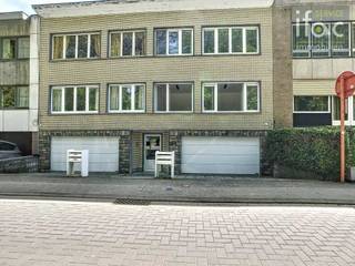 Smaakvol volledig gerenoveerd (2023) appartement op de eerste verdieping in het centrum van Tervuren, voorzien van een zuid gerichte tuin, terras...