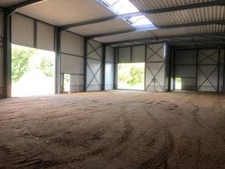 TE HUUR Unit 74/E - 625m² op het industrieterrein te Duffel.- 620 m2 casco industriegebouw- Hoogte gebouw is 8 m- Grondvloer kan 2 ton/m2 belast...