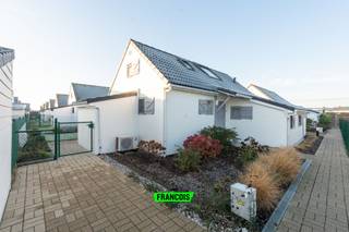 Dit instapklare vissershuisje, afgewerkt tot in de kleinste details, bevindt zich tussen Wenduine en Blankenberge. Dankzij de rustige ligging en...