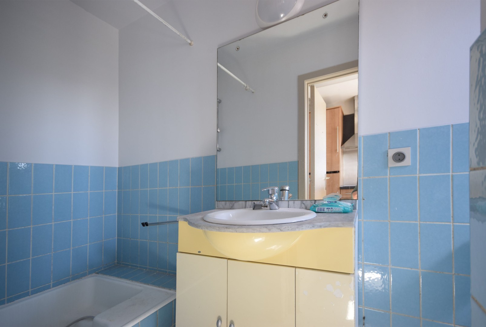 Gezellig duplexappartement te huur in het centrum van Lichtervelde, vlakbij het station - foto 5