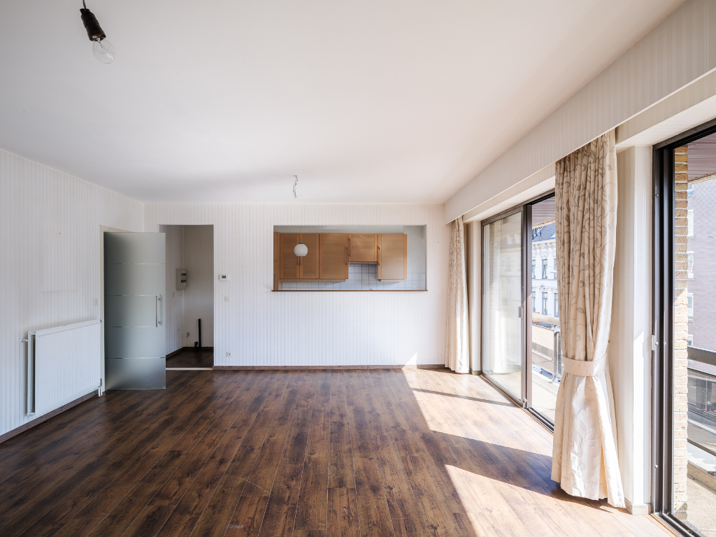 Op te frissen drieslaapkamerappartement met open zicht over het Citadelpark. - photo 5