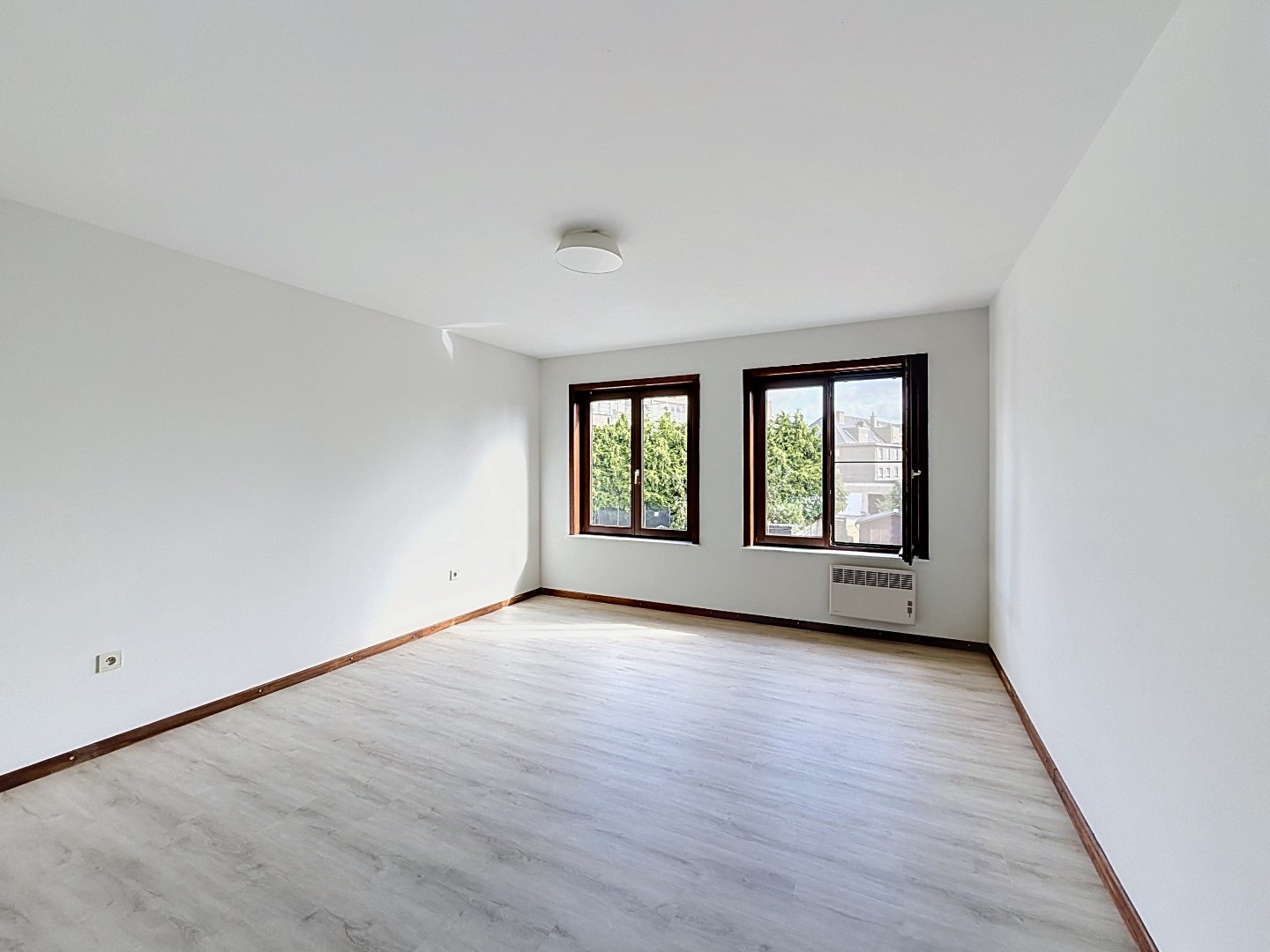 GERENOVEERDE RIJWONING MET 4 SLAAPKAMERS IN CENTRUM ZOMERGEM - foto 5