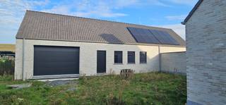 Nieuwbouw halfopen woning in een groene omgeving tussen Oosteeklo en Ertvelde.Met meer dan 240m² bewoonbare oppervlakte is deze woning zeer ruim te...