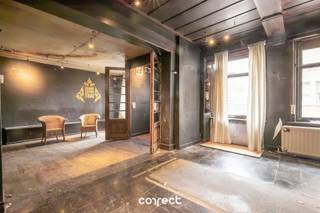 Dit ruim handelspand, momenteel ingericht voor horeca uitbating, heeft heel wat mogelijkheden te bieden. Op een commerciële locatie in Brugge...