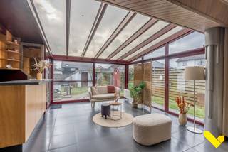 Gezellige woning in rustige, doodlopende straat!Deze charmante woning is rustig gelegen in een doodlopende straat.Via de inkomhal betreden we de...