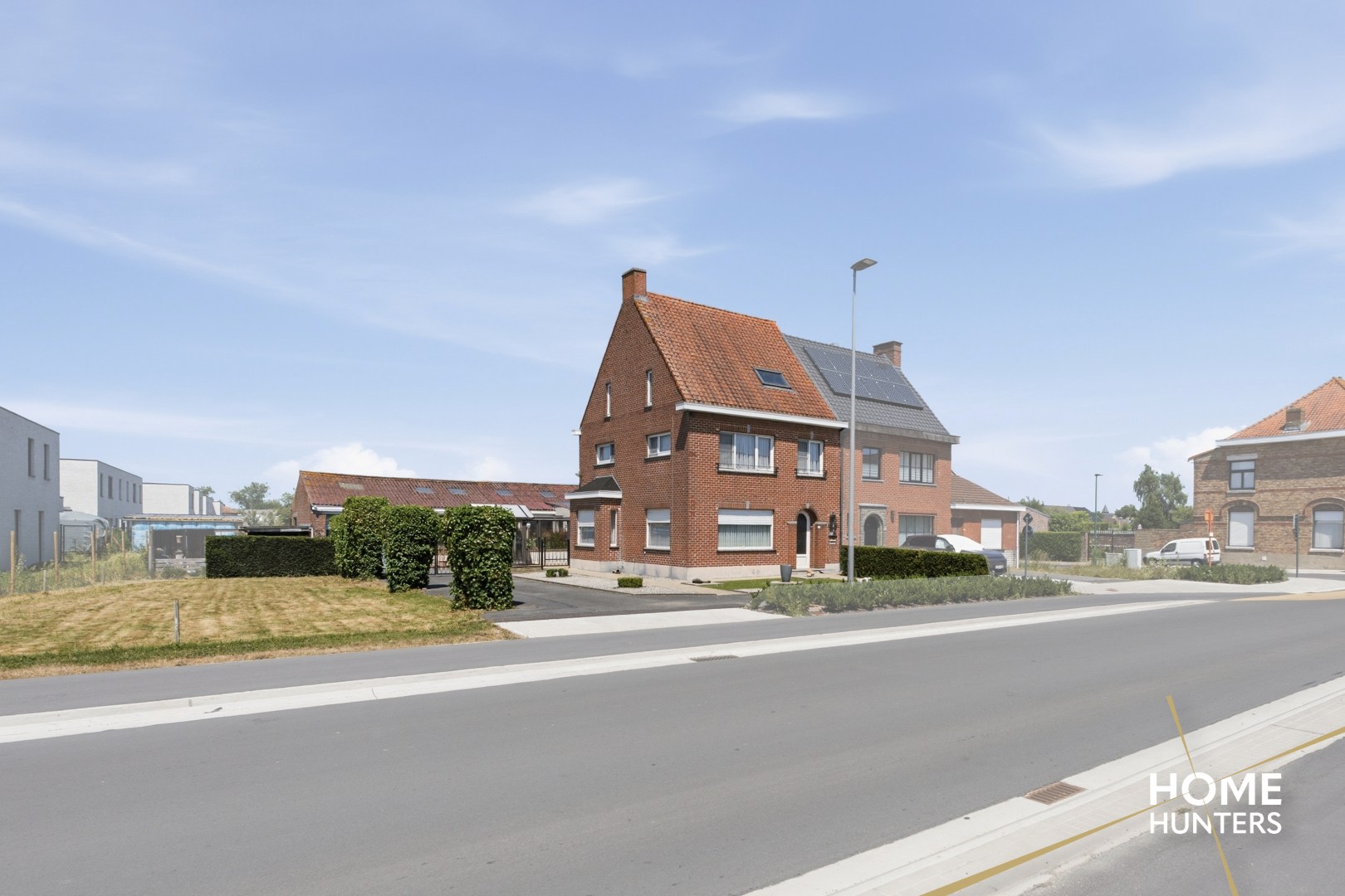 Ruime halfopen bebouwing met loods van 200 m² op een perceel van 919 m² - foto 2