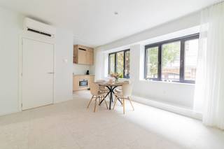 **Moderne flatjes op toplocatie in Leuven**In de Vital Decosterstraat, om de hoek van het Ladeuzeplein, bevindt zich deze exclusieve residentie met...