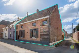 Deze charmante woning ligt op wandelafstand van het station van Londerzeel, met alle voorzieningen dichtbij. Via de inkomhal komt u in de...