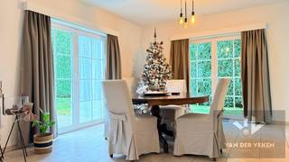 Deze woning is beschikbaar vanaf 1 februari 2026! Parkeermogelijkheid inpandige garage!Deze halfopen bebouwing biedt een comfortabele en warme thuis...