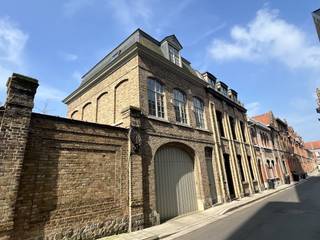 Ben je geïnteresseerd in dit pand te huur in Ieper? Surf dan naar de website www.dewaele.com, klik op de rode knop 'Bezoek aanvragen' en vul...