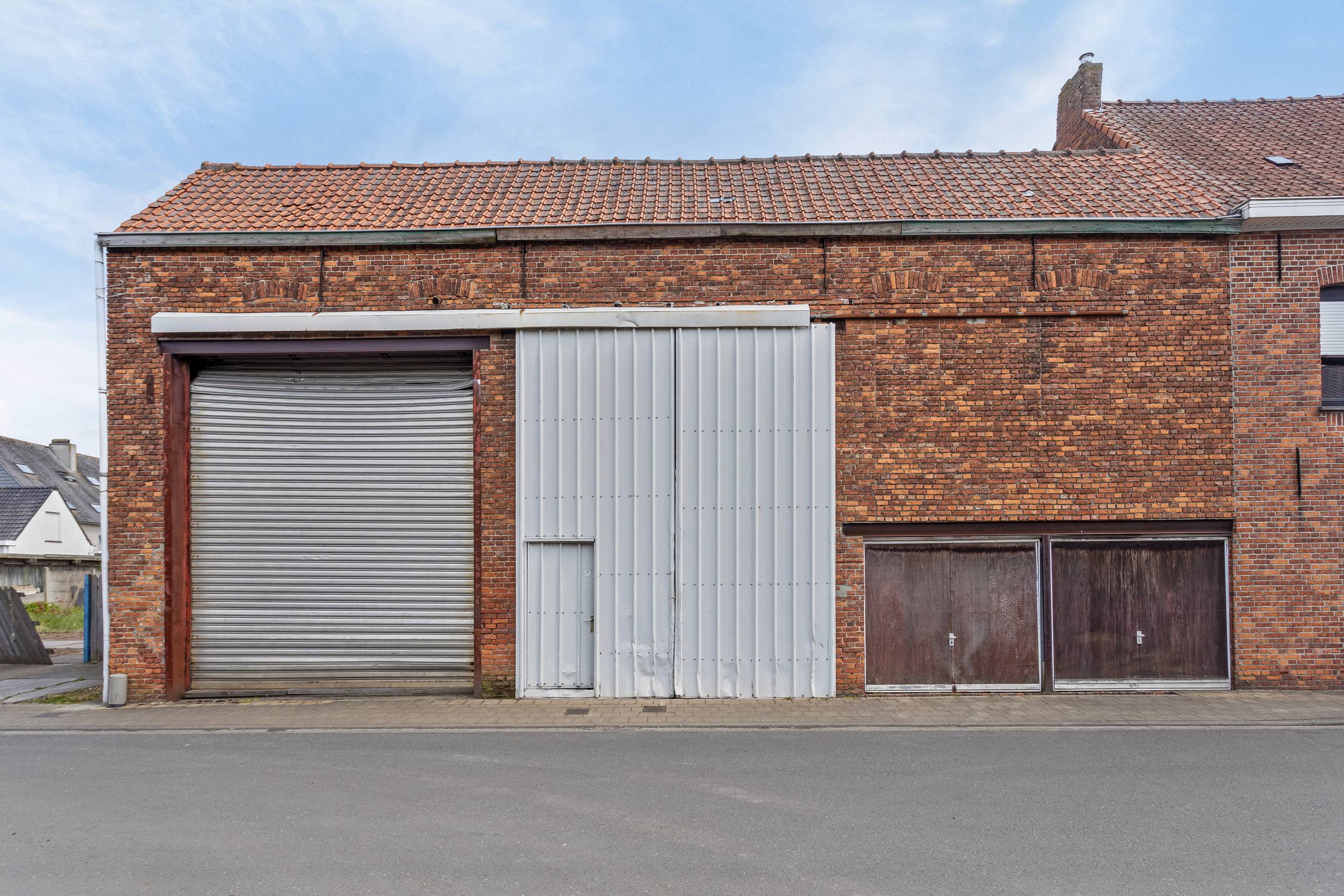 Ruime loods met 2 toegangspoorten te koop in Zulte - foto 1