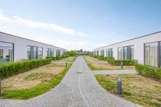 Op zoek naar een investering met directe en stabiele huuropbrengsten?Deze 10 ruime, volledig bemeubelde appartementen maken deel uit van een recent...