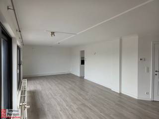 Ontdek dit prachtig onderhouden en instapklare triplex-appartement met lift in het hartje van Begijnendijk. Je geniet van een royale en...