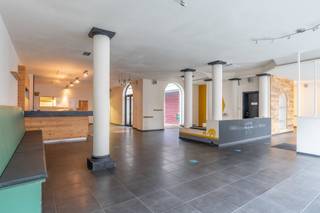 Zeer ruim en multifunctioneel pand (Momenteel handelspand met woonst) in het hart van TurnhoutMogelijkheid tot ombouwen naar meerdere appartementen |...