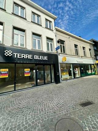 Op een absolute toplocatie, op wandelafstand van de bruisende Grote Markt van Aalst, bevindt zich dit veelzijdige handelshuis...
