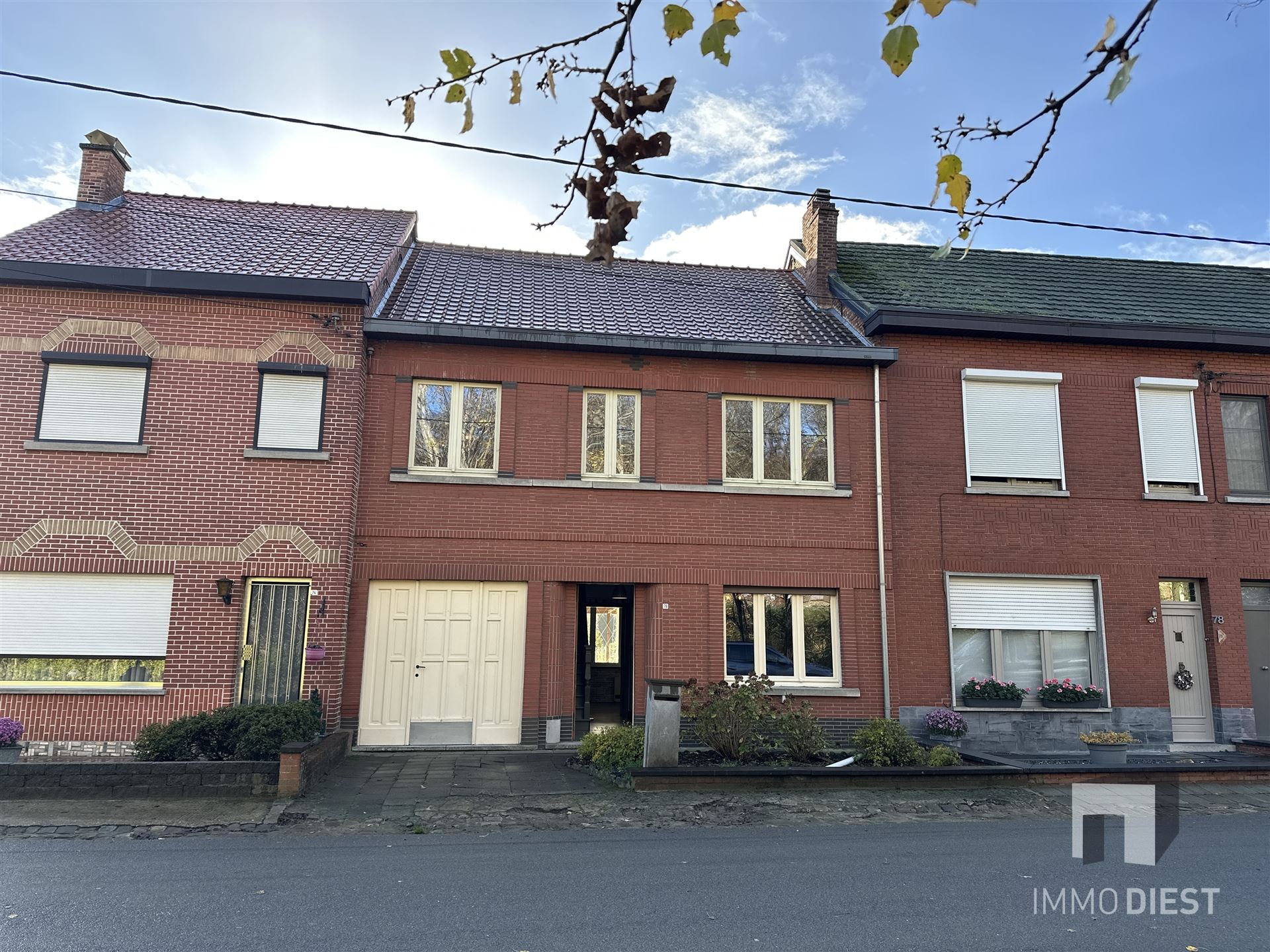 Woning met 3 slpks, garage en grote tuin. Vlakbij station Diest gelegen. - foto 1