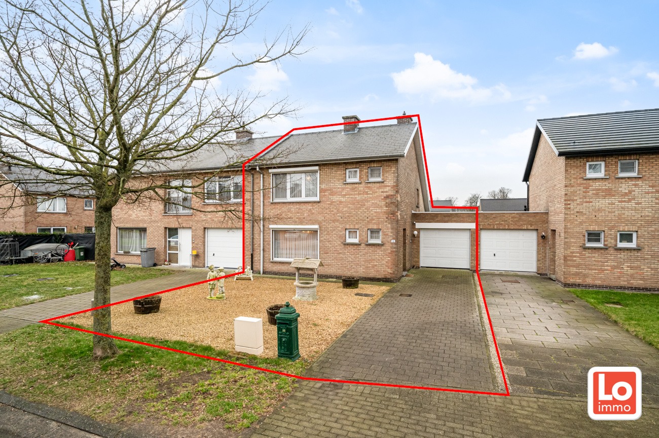 VERKOCHT! Heel rustig gelegen op te frissen halfopen woning op wandelafstand van het vernieuwde centrum van Zeveneken! - foto 1