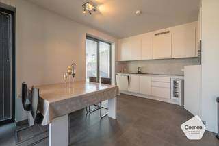 Ontdek dit modern woonappartement van 74 m² met een inpandig hoekterras van 7m², gelegen op slechts een steenworp van de kust. Dit appartement ligt...