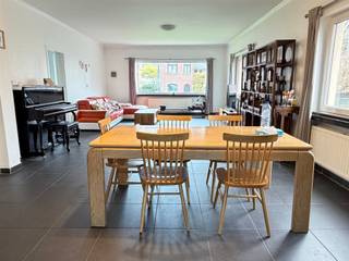 Century21 ImmoNero presents: This 3-front house located in a quiet street yet close to all amenities in Hoeilaart (including public transport,...