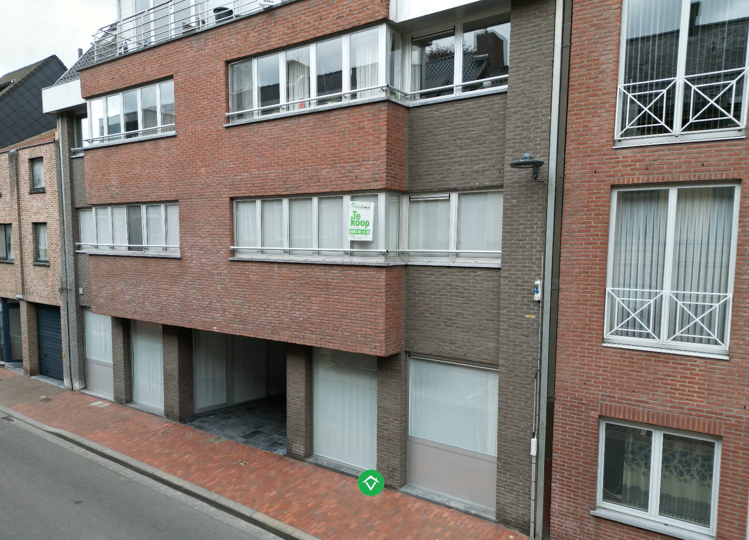 Ruim appartement (117 m²) met 2 slaapkamers, terras en garage in centrum Roeselare! - foto 1