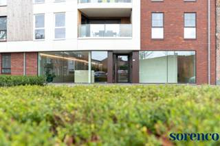 Modern en trendy ingerichte kantoorruimte ca. 275m² in een zeer recent gebouw (2019), centraal gelegen in Rumst tussen Antwerpen en Brussel...