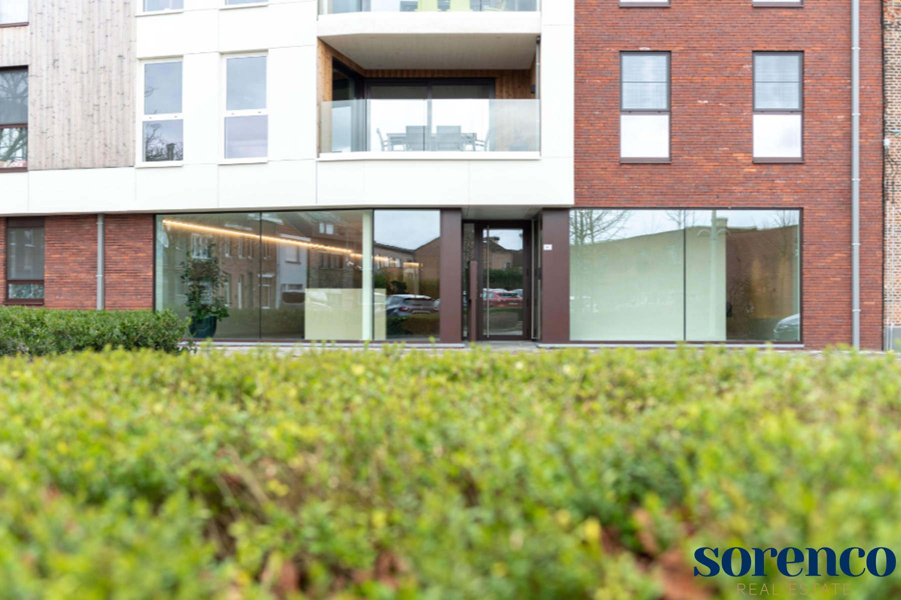 Gelijkvloerse kantoorruimte ca. 275m² + 4 Parkings - foto 1