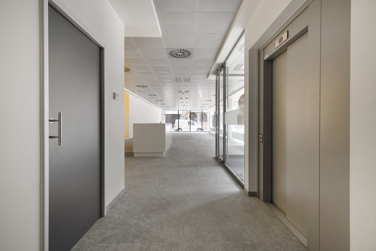 Instapklaar kantoorgebouw te koop in Roeselare - foto 3