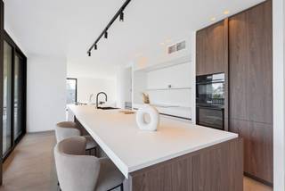 Prachtig nieuwbouwappartement te 2970 ’s-Gravenwezel, in de “Parel der Voorkempen”. Gelegen op de Wijnegemsteenweg 92, op 100 meter van het...