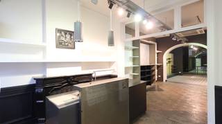 Ben je op zoek naar een handelslocatie met uitstraling en mogelijkheden?Ontdek dit karaktervolle handelspand in het bruisende centrum van Roeselare,...