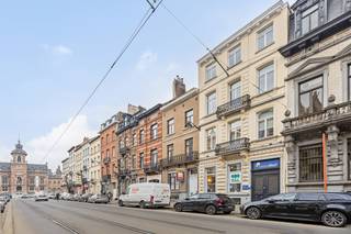 Bent u op zoek naar een ruim en functioneel kantoor met toegang tot buitenruimte? Deze centraal gelegen locatie, het 'Café Defiennes'...