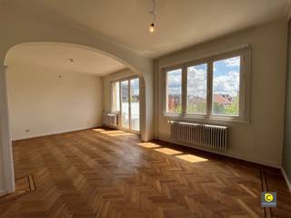 Appartement clé en main de 2 chambres à coucher avec garage box dans un endroit centralCet appartement au deuxième étage d'un petit immeuble avec...