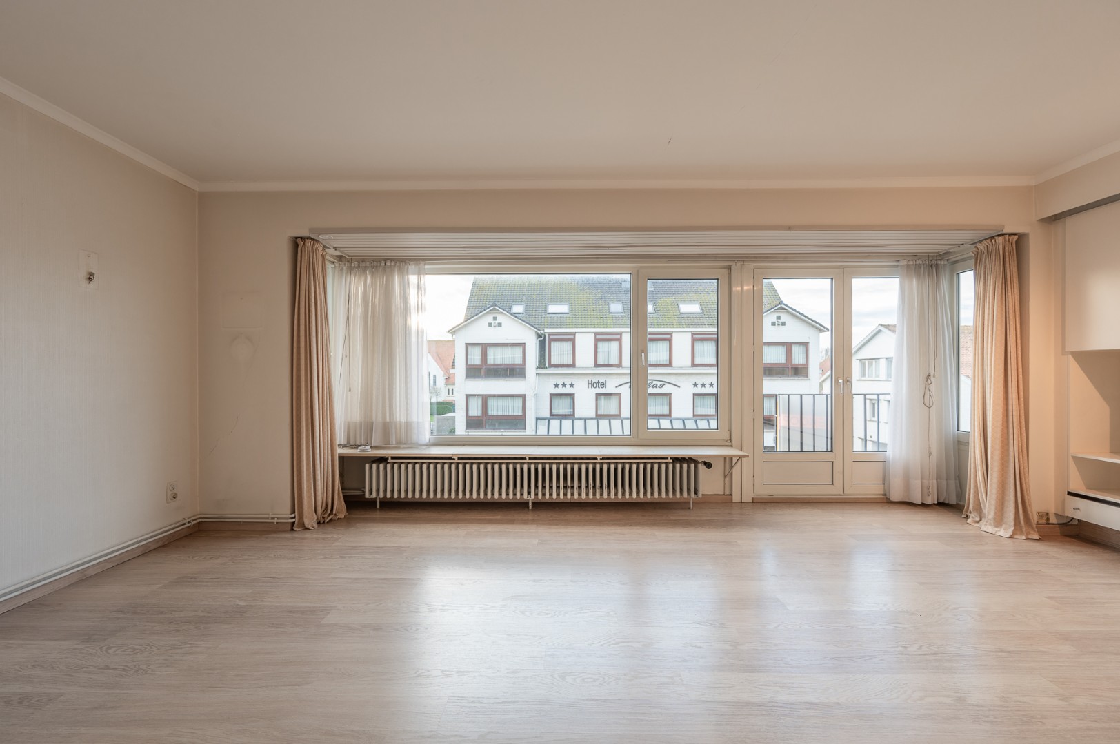 Ruim appartement met veel potentieel, op een zuchtje van het strand - photo 3