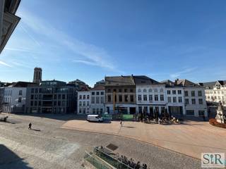 Prachtige duplex in de Mechelse binnenstadDit volledig gerenoveerde appartement bevindt zich op de tweede en derde verdieping van een mooi gebouw op...