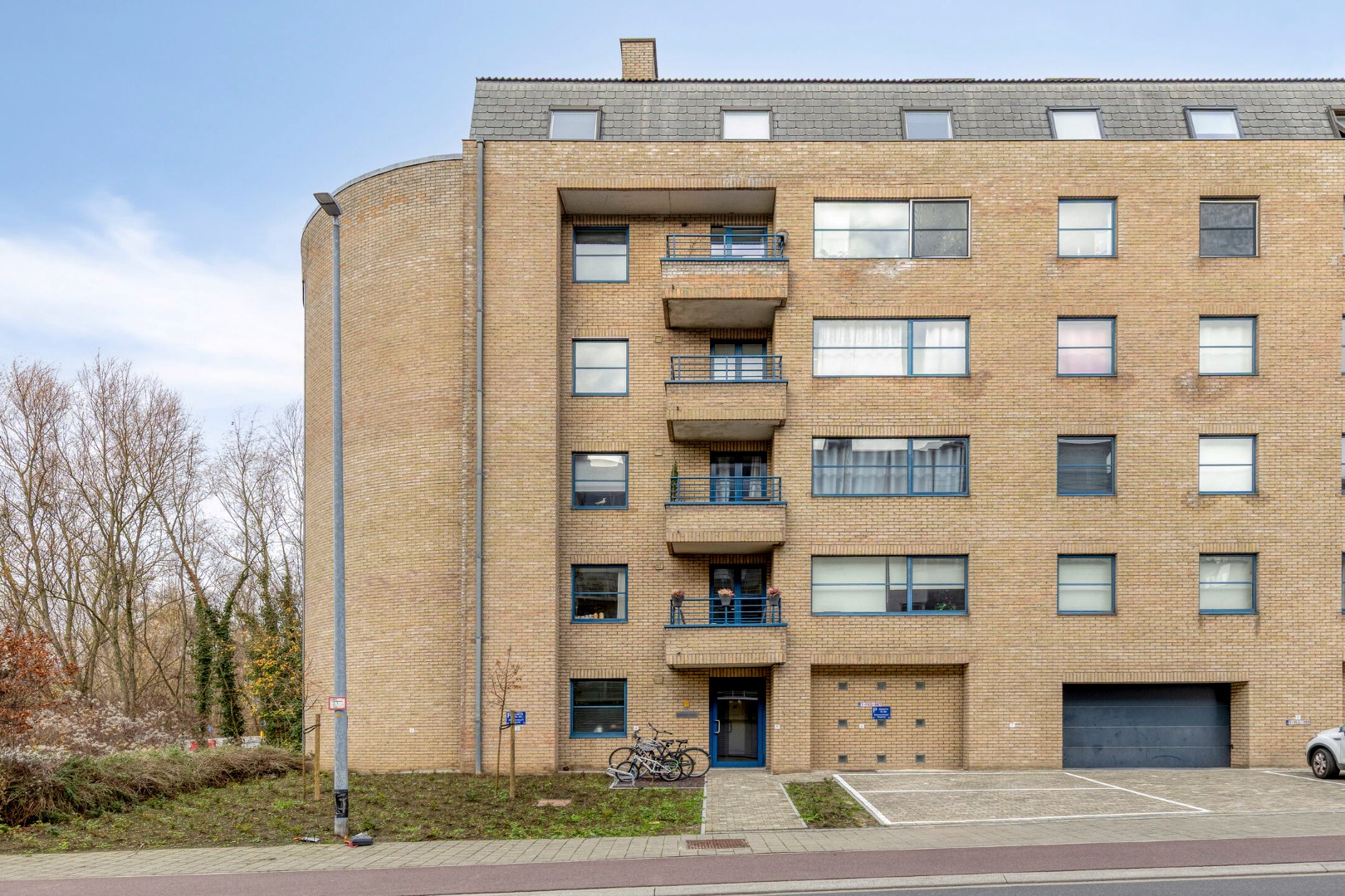 Goed gelegen 2-slaapkamerappartement  – EPC 115 kWh/m² - bewoonbare opp. 103 m² - foto 2