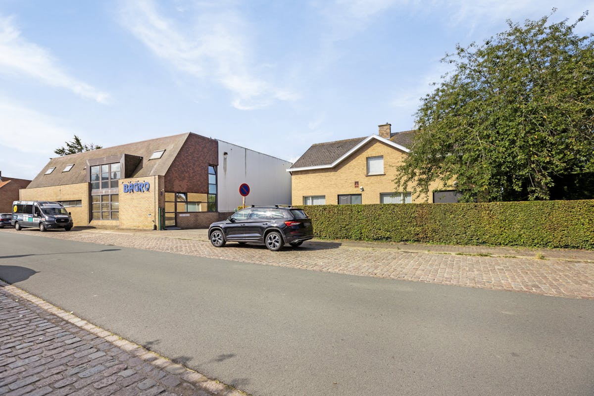Polyvalent bedrijfsgebouw met woonst in Avekapelle/Veurne - foto 1