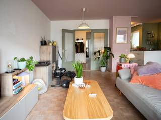 Ruim en instapklaar 2-slaapkamerappartement (94 m²) op toplocatie met 2 terrassen en volledig vernieuwde ramen en rolluiken<br /><br />Bent u op zoek naar een ruim, lichtrijk en instapklaar appartement op een uitstekende locatie? Dan is dit verzorgde appartement van 94 m² zeker een bezoek waard.<br /><br />De ruime leefruimte baadt dankzij de grote raampartijen in het natuurlijke licht en sluit naadloos aan op de volledig uitgeruste open keuken. De keuken beschikt over alle comfort, waaronder een inductiekookplaat, ingebouwde koelkast, diepvriezer, combi microgolfoven, vaatwasser en een praktisch eiland met zitgelegenheid. Ideaal om gezellig te ontbijten of gasten te ontvangen.<br /><br />Via de inkomhal met ingebouwde vestiairekast en extra opbergruimte bereikt u de verschillende ruimtes. De leefruimte en hal zijn afgewerkt met een stijlvolle parketvloer, terwijl beide ruime slaapkamers voorzien zijn van een onderhoudsvriendelijke laminaatvloer.<br /><br />De badkamer beschikt over een bad met douchefunctie, een wastafel en aansluitingen voor zowel een wasmachine als een droogkast. Daarnaast is er een apart gastentoilet.<br /><br />Extra troeven zijn de twee recent vernieuwde terrassen en de ruime private kelderberging.<br /><br />Ook op technisch vlak scoort dit appartement uitstekend. Alle ramen werden vorig jaar vervangen door kwalitatieve Schüco-ramen en zijn voorzien van rolluiken op afstandsbediening én vliegenramen, wat zorgt voor extra comfort en isolatie. <br /><br />Er is bovendien de mogelijkheid om het huurcontract van een autostaanplaats in de ondergrondse parkeergarage over te nemen.<br /><br />En dan is er nog de toplocatie van het appartement: openbaar vervoer op een steenworp wandelafstand, velo-station voor de deur, steeds ruime parkeergelegenheid en vlotte verbinding naar alle belangrijke invalswegen. Gelegen tussen het prachtige galgenweel en de groene middenvijver zou je bijna vergeten dat je vlakbij de stad bent. Verschillende winkels op wandelafstand.<br /><br />Lage gemeenschappelijke kosten. <br />Mobiscore 9/10
