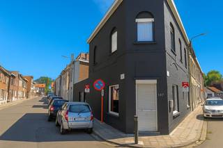 Instapklaar handelspand met woonst en garage Bent u op zoek naar een instapklaar handelspand met woonst op een centrale locatie? Dit veelzijdige pand...