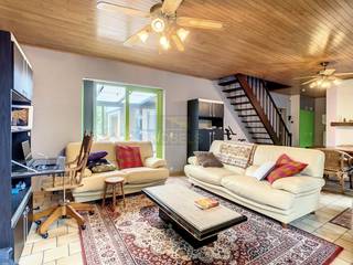 GOED ONDERHOUDEN halfopen bebouwing in een RUSTIGE straat vlak bij het CENTRUM van Oudenaarde. De woning biedt een VERRASSEND RUIME indeling met...