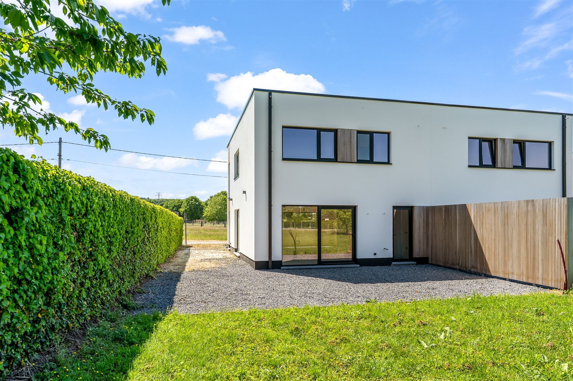 KWALITATIEF EN ENERGIENEUTRALE WONING OP RUSTIG GELEGEN PERCEEL TE PAAL - foto 5