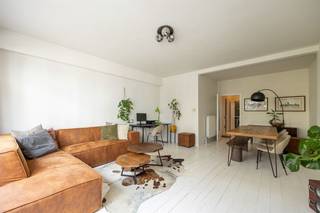 Instapklaar appartement met licht en charme, terrasje én parkeeroptie vlakbij ZurenborgOp zoek naar een lichtrijk appartement met karakter én een...