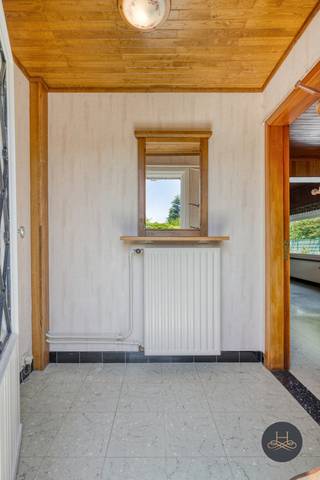 In een rustige, doodlopende zijstraat van Keerbergen vind je deze karaktervolle woning uit 1962, gelegen op een ruim perceel van 920m². Dankzij...