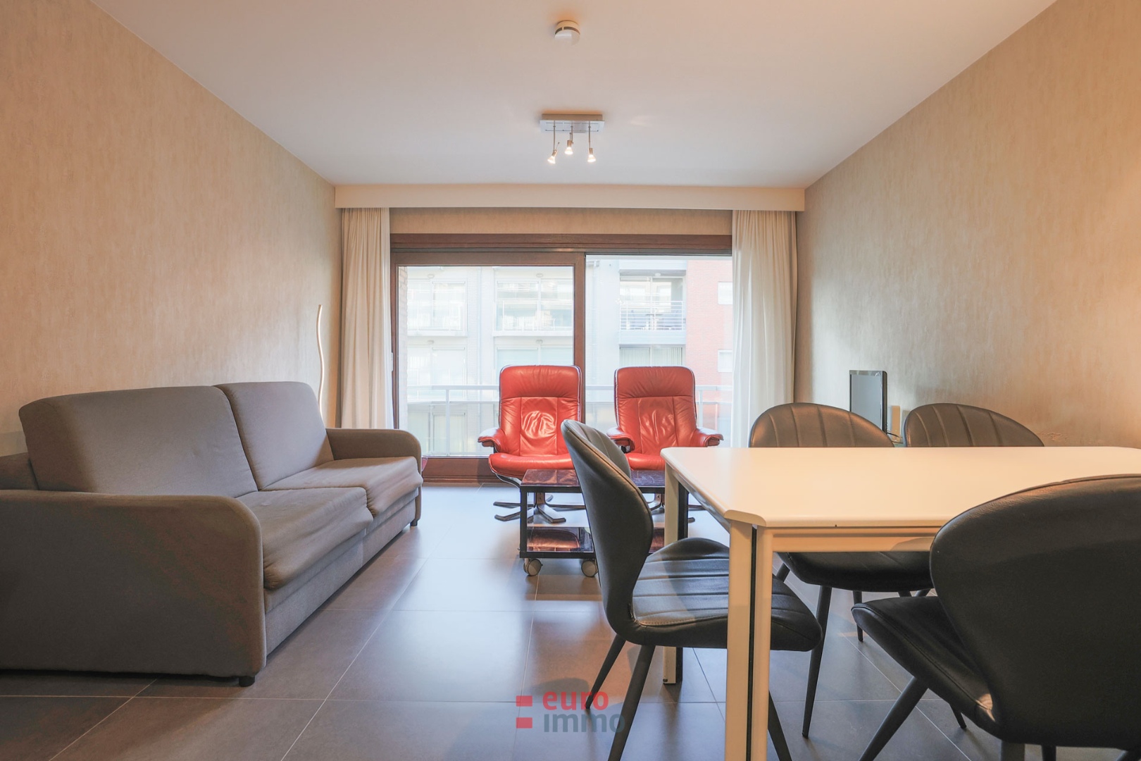 Appartement orienté sud-ouest avec 2 chambres à coucher ! - photo 3