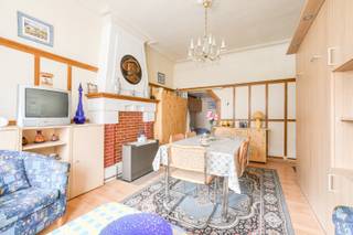 Droomt u van een eigen stek aan de Belgische kust? Deze charmante studio van 37 m² is de perfecte uitvalsbasis voor wie wil genieten van zon, zee en strand! Gelegen op slechts 2 minuten van de zeedijk en vlakbij de iconische pier van Blankenberge, biedt deze studio het beste van de kust op wandelafstand.<br /><br />Wat maakt deze studio zo bijzonder?<br />✔ Ruime woonruimte met een aparte slaaphoek voor extra comfort.<br />✔ Energiezuinig Label C, waardoor er geen renovatieplicht van toepassing is.<br />✔ Toplocatie: op een steenworp van het strand, restaurants en winkels.<br />✔ Ideaal als tweede verblijf, investering of eerste eigen woning.<br /><br />Deze studio is instapklaar en biedt u de kans om optimaal te genieten van het bruisende kustleven. Mis deze unieke kans niet en plan vandaag nog een bezoek!<br /><br />Interesse? Contacteer ons voor meer informatie of een bezichtiging!