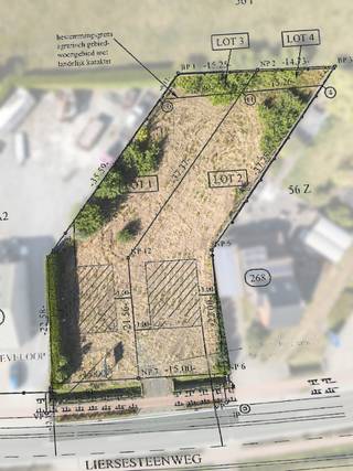 <p>Op zoek naar een <strong>ruime bouwgrond in Aarschot</strong>?<br />Langs de Liersesteenweg bieden wij deze <strong>2 mooie percelen voor open bebouwing</strong> aan, met oppervlaktes van <strong>833 m² en 814 m²</strong>.</p>
<p><br />Een uitstekende opportuniteit om te bouwen op <strong>volwaardige percelen</strong> met <strong>duidelijke en flexibele bouwvoorschriften</strong>.</p>
<p><strong><br />Extra troeven</strong></p>
<ul>
<li>Gelegen in <strong>Aarschot</strong></li>
<li>Volwaardige percelen van <strong>±800 m²</strong></li>
<li>Geschikt voor een <strong>ruime gezinswoning</strong></li>
<li><strong>Vlot bereikbare ligging</strong></li>
<li>Mogelijkheid tot <strong>wonen en werken</strong></li>
</ul>
<p><br />Bouwgronden voor open bebouwing met deze oppervlakte en ligging zijn <strong>schaars in Aarschot</strong>.</p>
<p><strong><br />Interesse? </strong>Contacteer <strong>Sven</strong> voor meer info via <strong>Sven@immogve.be</strong> of bel <strong>0486 40 09 05</strong>.</p>